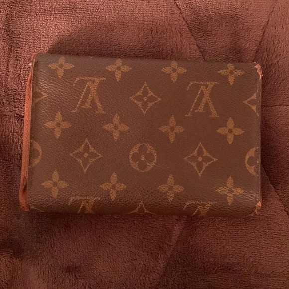 Louis Vuitton Wallet - Picture 2 of 11